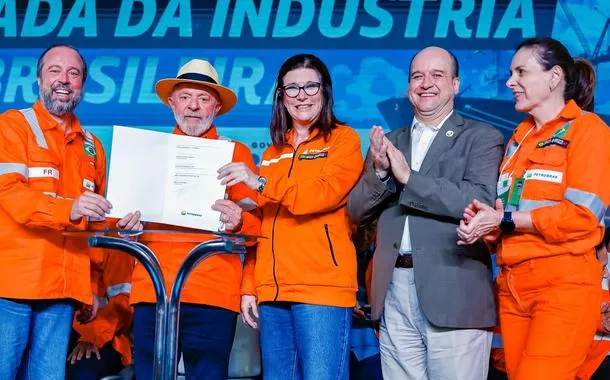 Presidente da República, Luiz Inácio Lula da Silva, durante visita à Feira de Negócios da Indústria Naval e Offshore Brasileira. Terminal Marítimo Almirante Maximiano da Fonseca (Tebig) da Transpetro, Angra dos Reis - RJ.