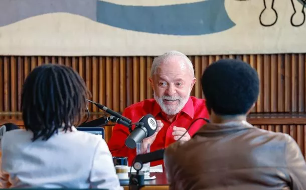 Lula em entrevista ao rapper Mano Brown e à jornalista Semayat Oliveira, no podcast Mano a Mano