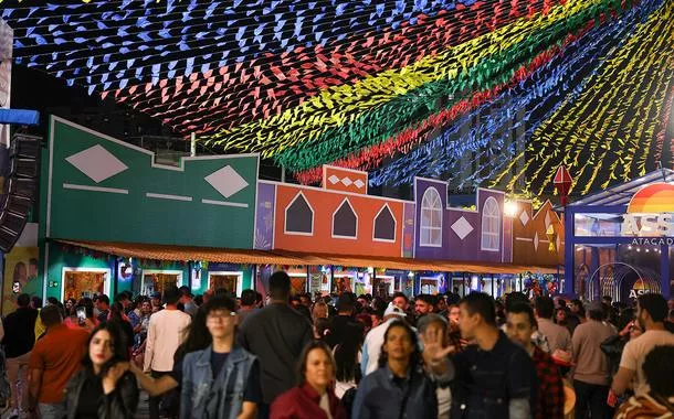 Público durante o São João de Campina Grande (PB), na Praça do Povo, centro da cidade