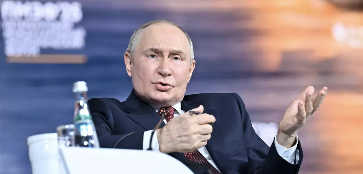 Vladimir Putin no fórum de São Petersburgo