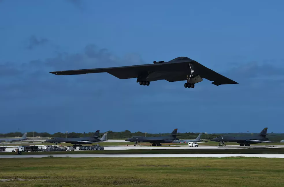 Bombardeiros B-2 são mobilizados pelos EUA enquanto Trump ameaça atacar o Irã