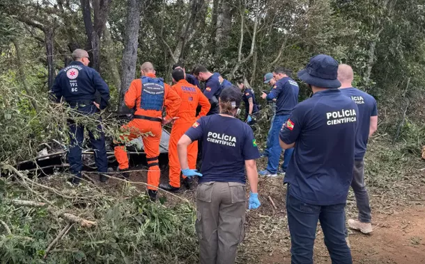 Três pessoas que ficaram em balão morreram abraçadas, diz delegado