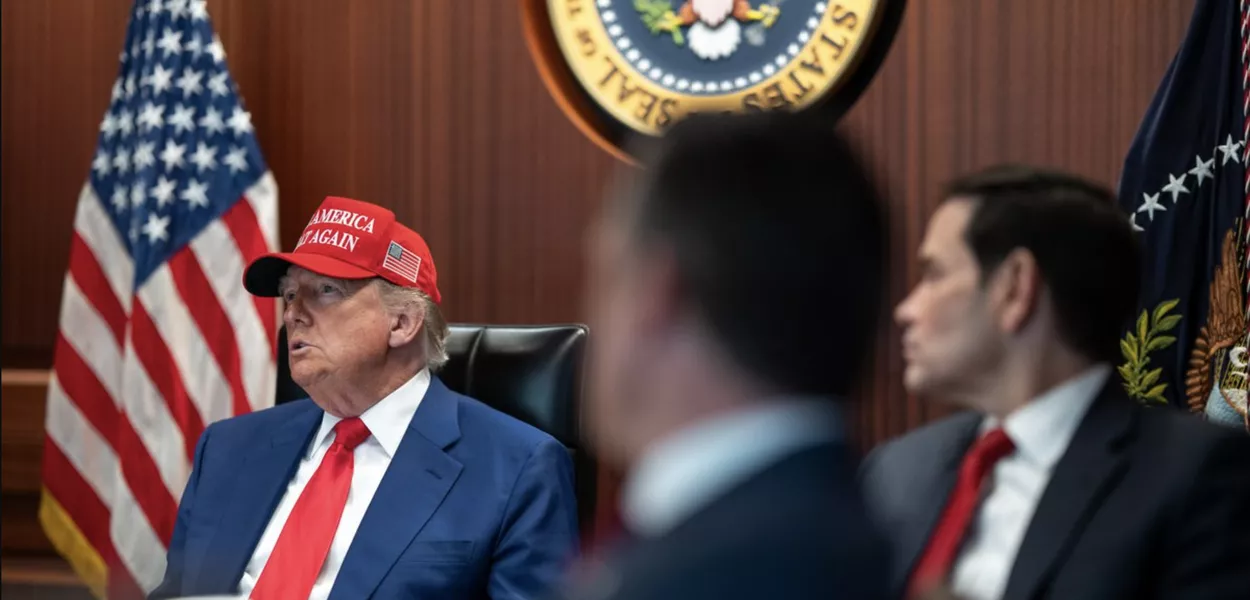 Donald Trump na sua sala de guerra
