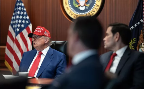 Donald Trump na sua sala de guerra