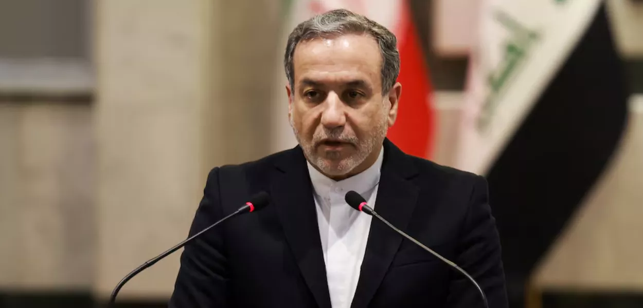 O Ministro das Relações Exteriores do Irã, Abbas Araqchi, em Bagdá, Iraque, em 13 de outubro de 2024