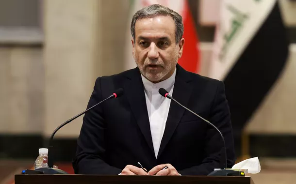 O Ministro das Relações Exteriores do Irã, Abbas Araqchi, em Bagdá, Iraque, em 13 de outubro de 2024