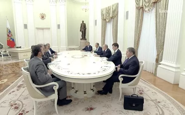 Presidente russo Vladimir Putin e chanceler iraniano Abbas Araqchi em Moscou
 23/6/2025    