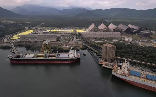 Navios e armazéns contendo soja e açúcar no Tiplam, em Santos; terminal também é importador de matérias-primas de fertilizantes, como enxofre, que por questões de segurança precisa ser armazenado a céu aberto
25/05/2023
