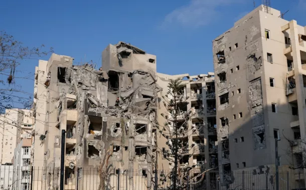 Edifícios atingidos por mísseis iranianos em Bersheba, Israel