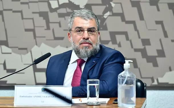 André Veras Guimarães durante sua sabatina na Comissão de Relações Exteriores (CRE)