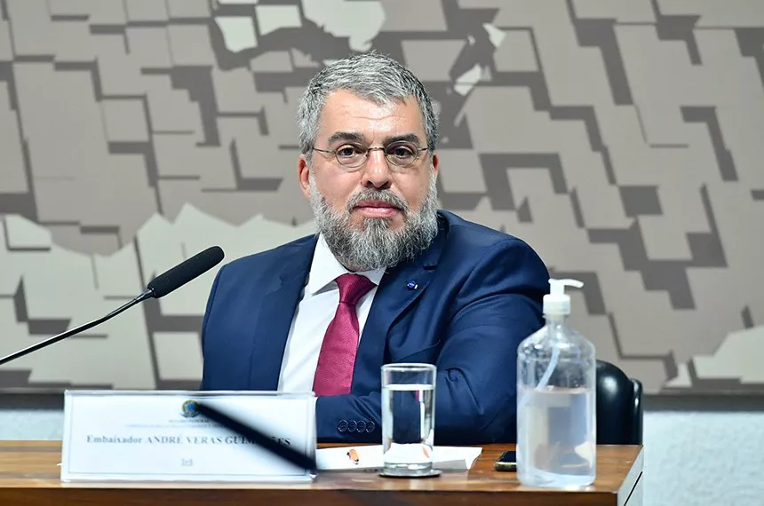 André Veras Guimarães durante sua sabatina na Comissão de Relações Exteriores (CRE)