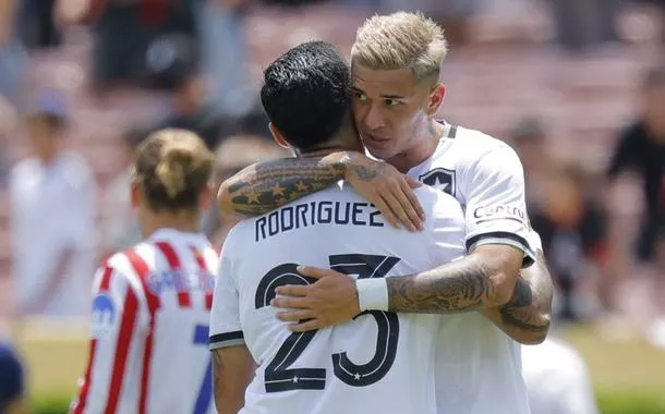 Jogadores do Botafogo comemoram classificação na Copa do Mundo de Clubes após jogo com Atlético de Madri - 23/06/2025
