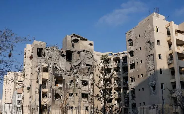 Prédio em Be'er Sheva, em Israel, atingido por míssil lançado pelo Irã - 24/06/2025 