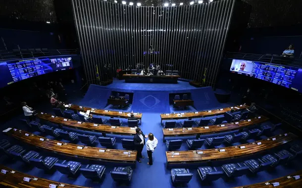Em votação apressada, Congresso derruba decretos de Lula que revisaram IOF e impõe corte de gastos