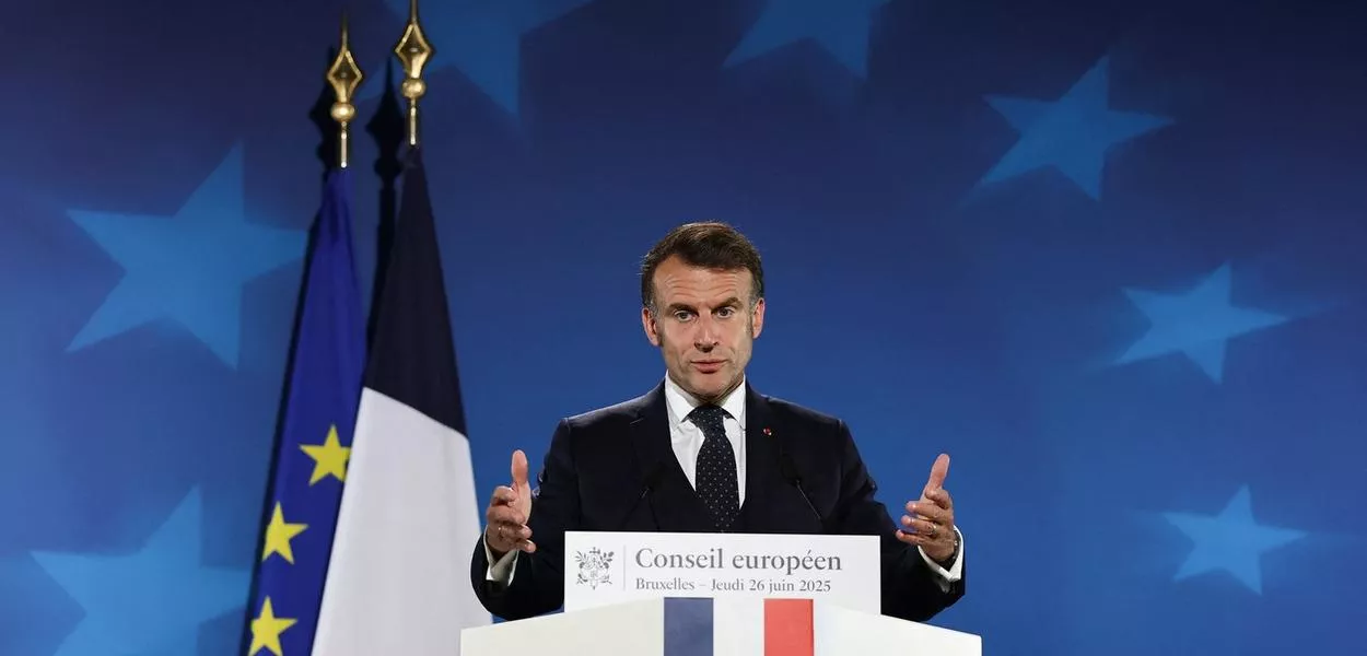 Presidente francês, Emmanuel Macron, participa de entrevista coletiva em Bruxelas
27/06/2025