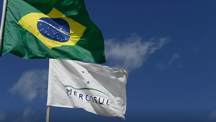 Bandeira do Brasil e Mercosul