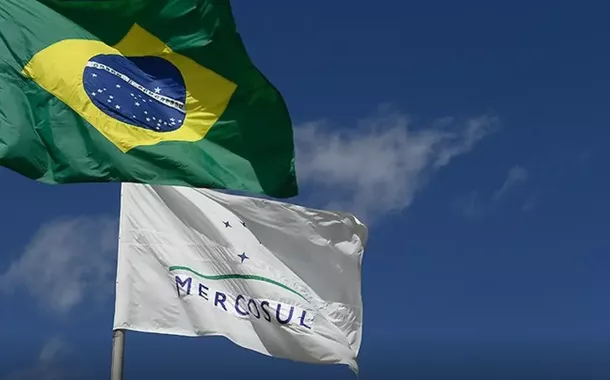 Bandeira do Brasil e Mercosul
