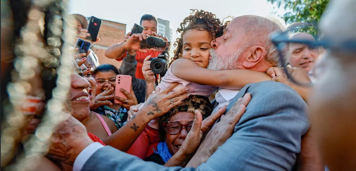 Presidente Lula visita favela do Moinho