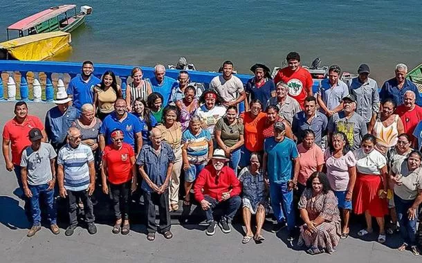 Lula com famílias beneficiadas por distribuição de terras no Tocantins 