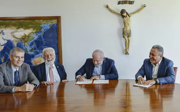 Ministro da SECOM, Sidônio Palmeira; Senador Jaques Wagner; Presidente da República, Luiz Inácio Lula da Silva e o Ministro-Chefe da Casa Civil, Rui Costa. Brasília - DF