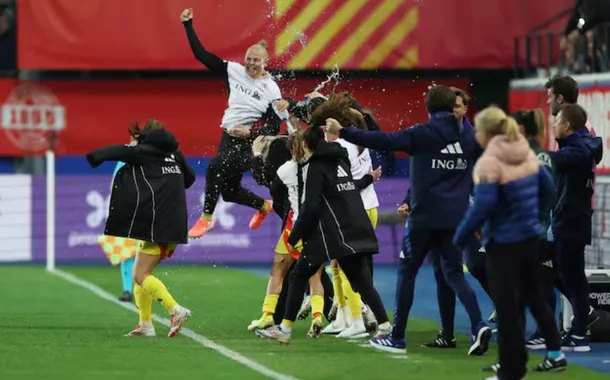 Futebol - Liga das Nações Feminina - Liga A - Bélgica x Inglaterra - Den Dreef, Leuven, Bélgica - 8 de abril de 2025 Jogadores belgas comemoram após a partida