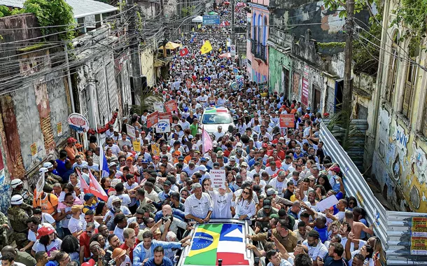 Durante a Caminhada do Dois de Julho, a população saiu às ruas em massa  junto ao presidente Luiz Inácio Lula da Silva para defender a taxação dos super-ricos - Salvador-BA - 02/07/2025
