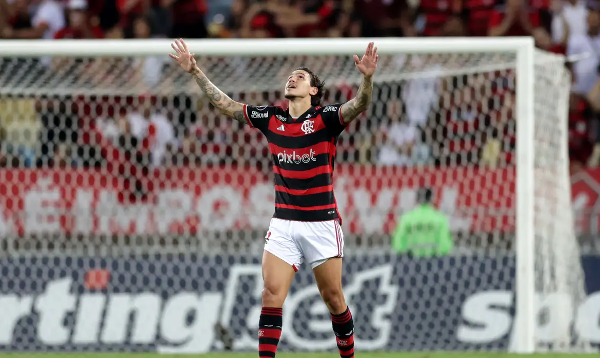 Pedro, Atacante do Flamengo, comemora gol no Maracanã