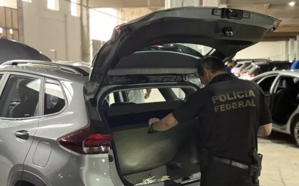 Agente da PF faz varredura em veículo da cúpula do BRICS