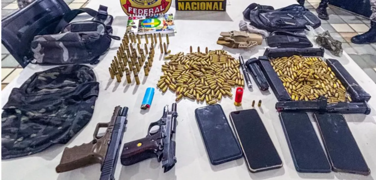 PF e Força Nacional apreendem arsenal em área de conflito indígena no extremo sul da Bahia