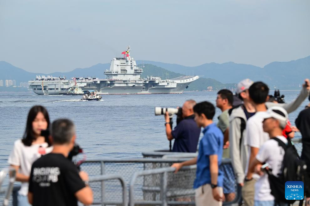 Frota naval liderada pelo porta-aviões Shandong inicia visita a Hong Kong