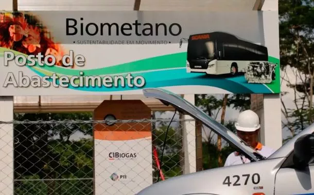 Estudo mostra que veículo movido a biometano emite menos CO₂ do que carro elétrico