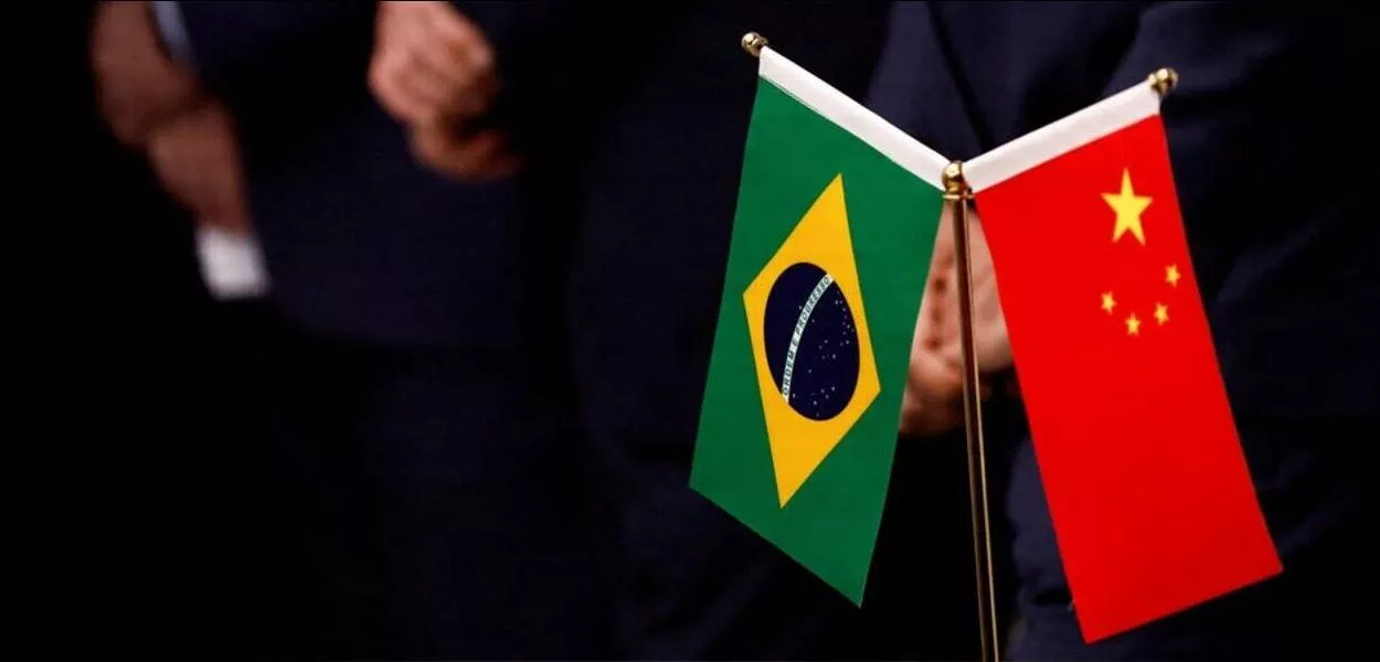 Bandeiras do Brasil e da China