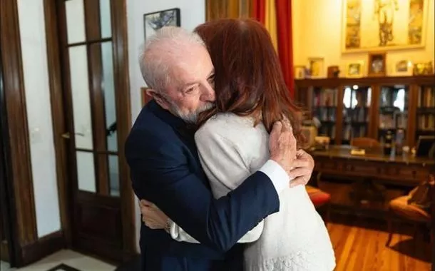 Lula abraça Cristina Kirchner