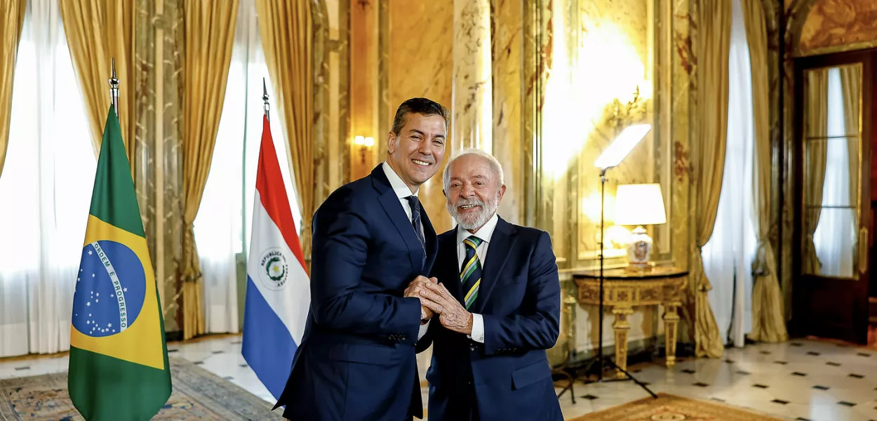 Presidentes do Paraguai e do Brasil, Santiago Peña e Luiz Inácio Lula da Silva, em Buenos Aires, Argentina - 03/07/2025