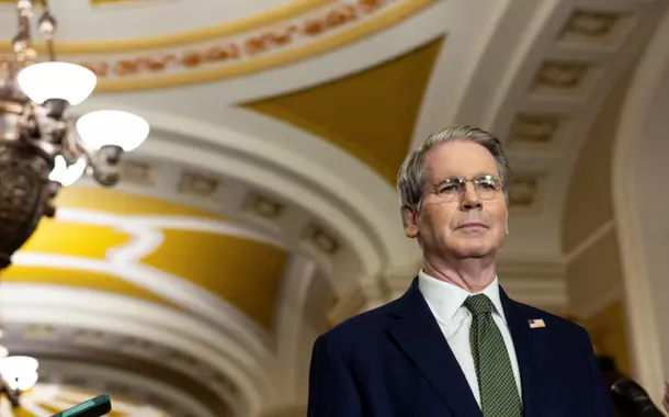 O Secretário do Tesouro dos EUA, Scott Bessent, discursa durante uma coletiva de imprensa após um almoço semanal de política no Capitólio, em Washington, DC, EUA, em 24 de junho de 2025