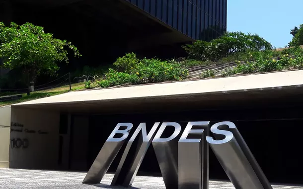BNDES rebate fake news do Estadão e esclarece número de cargos externos na atual gestão