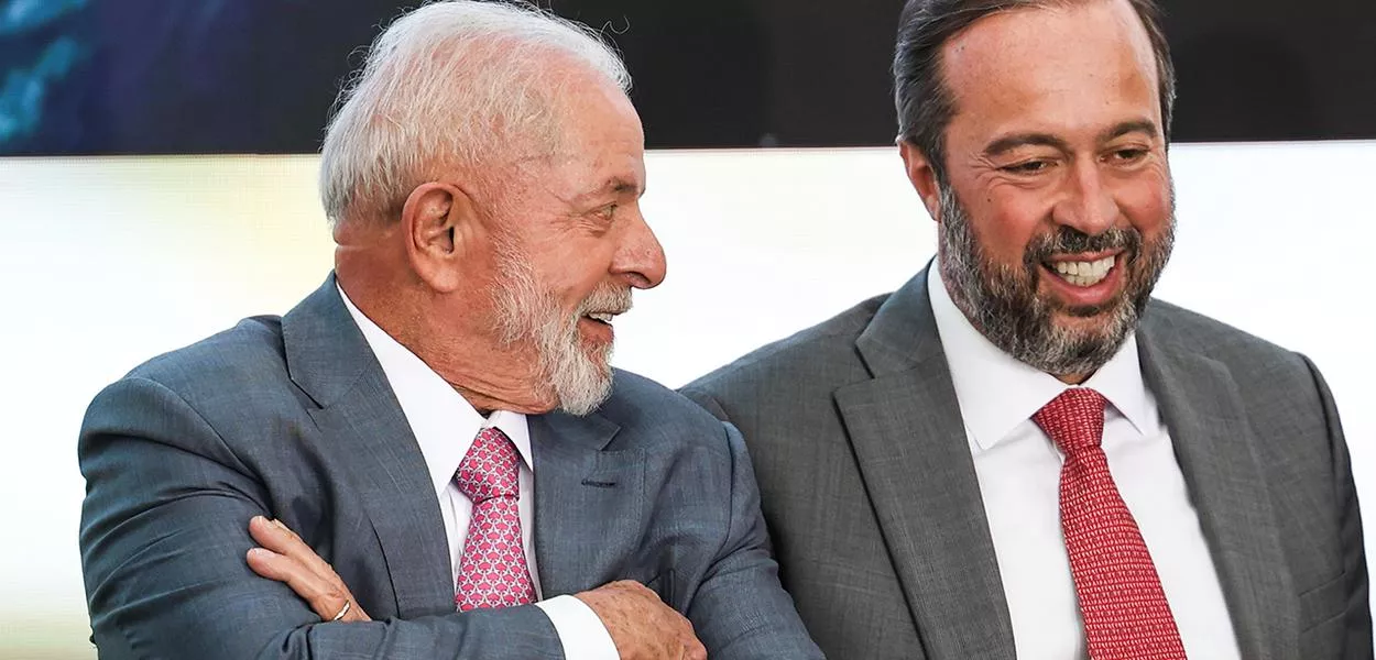 O presidente Luiz Inácio Lula da Silva, e o ministro de Minas e Energia, Alexandre Silveira 
