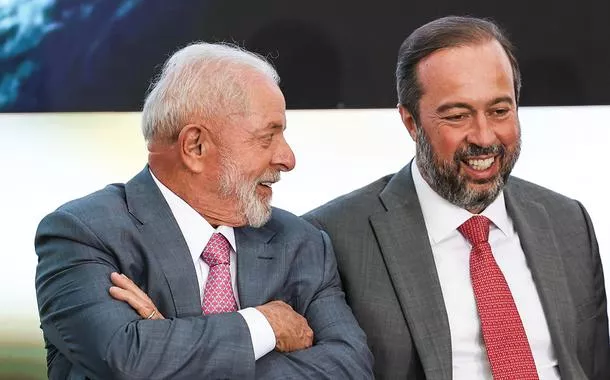 O presidente Luiz Inácio Lula da Silva, e o ministro de Minas e Energia, Alexandre Silveira 
