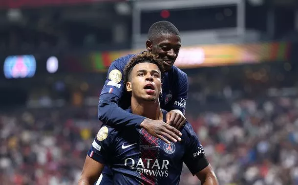 Doué (na frente) e Dembelé