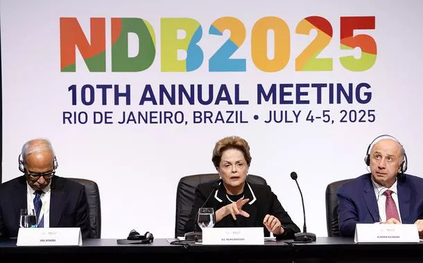 A presidenta do Novo Banco de Desenvolvimento (NDB), formado por membros do Brics, Dilma Rousseff, faz pronunciamento à imprensa com a diretoria durante o 10° Encontro Anual, em Copacabana