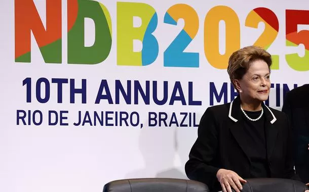 A presidenta do Novo Banco de Desenvolvimento (NDB), formado por membros do Brics, Dilma Rousseff, faz pronunciamento à imprensa com a diretoria durante o 10° Encontro Anual, em Copacabana (RJ)