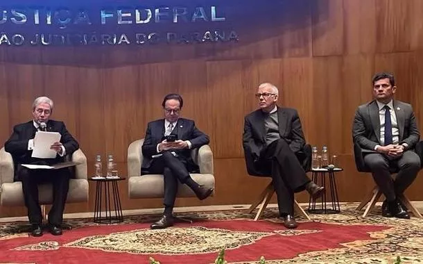 Moro (à direita) na abertura da solenidade