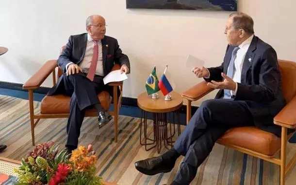 Mauro Vieira (à esq.) e Sergey Lavrov