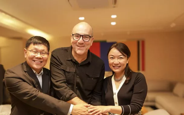 Li Bo, Leonardo Attuch e Helen Hua