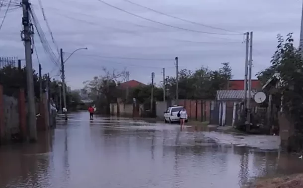 Rua alagada em cidade no interior do Rio Grande do Sul - 07/07/2025