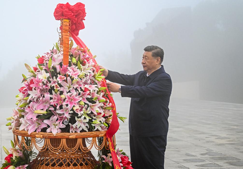 Xi presta homenagem a mártires da guerra de resistência contra agressão japonesa