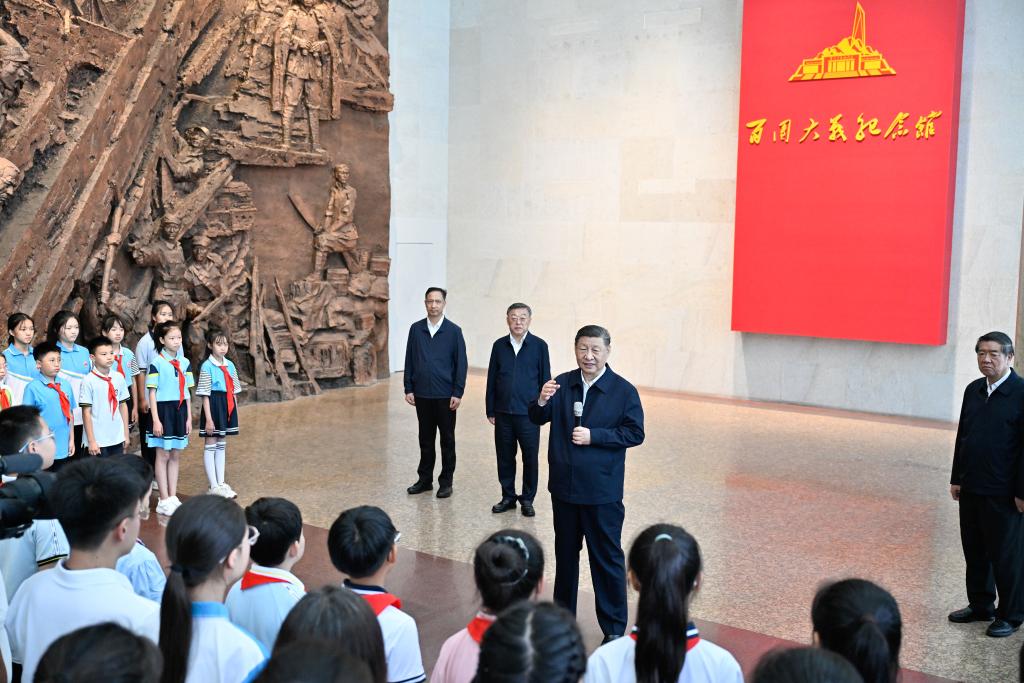Xi presta homenagem a mártires da guerra de resistência contra agressão japonesa