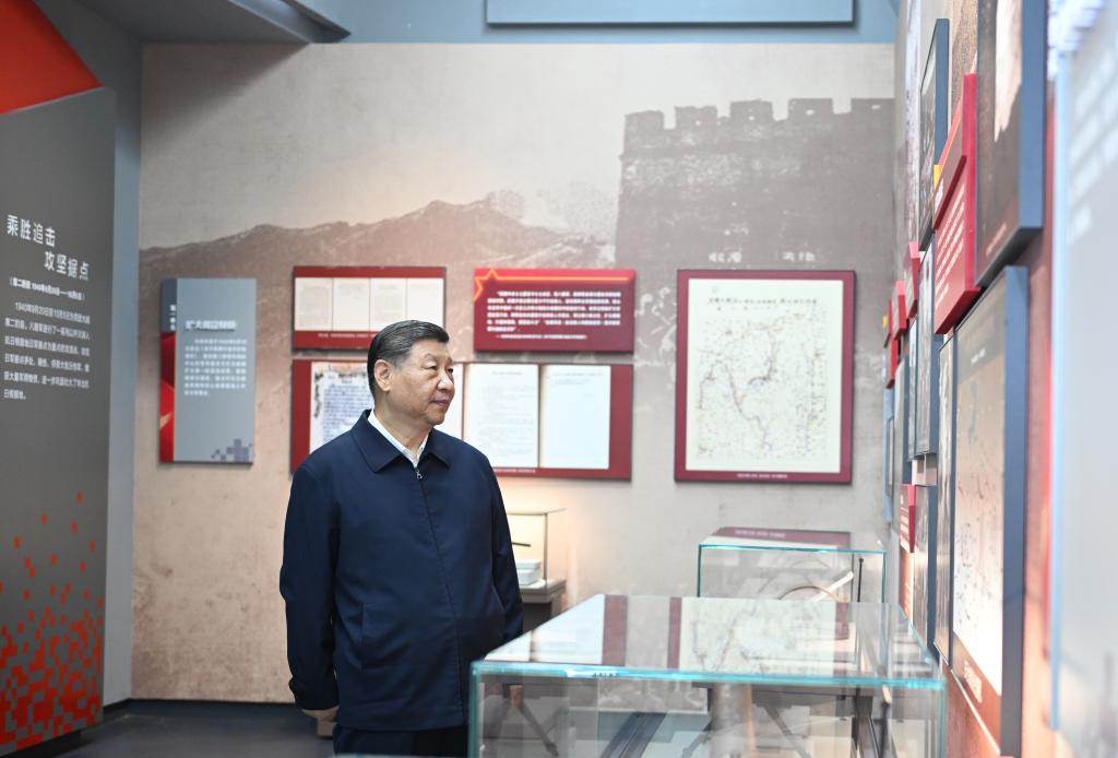 Xi presta homenagem a mártires da guerra de resistência contra agressão japonesa