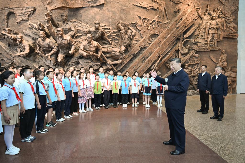 Xi presta homenagem a mártires da guerra de resistência contra agressão japonesa