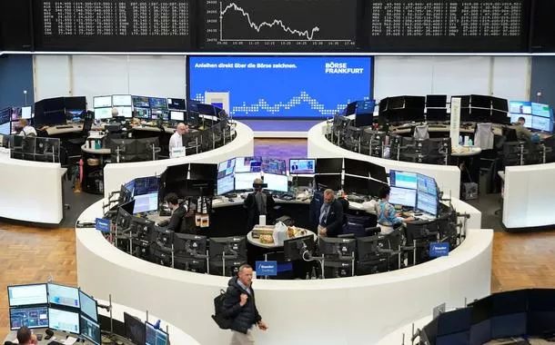 Ações europeias atingem mínima de três semanas sob pressão de tecnologia médica por investigações de importação dos EUA